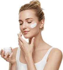 chica haciendose limpieza facial 