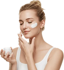 chica haciendose limpieza facial